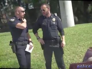 Játék iskolásfiú rendőr buzi csábító baszás előadás xxx